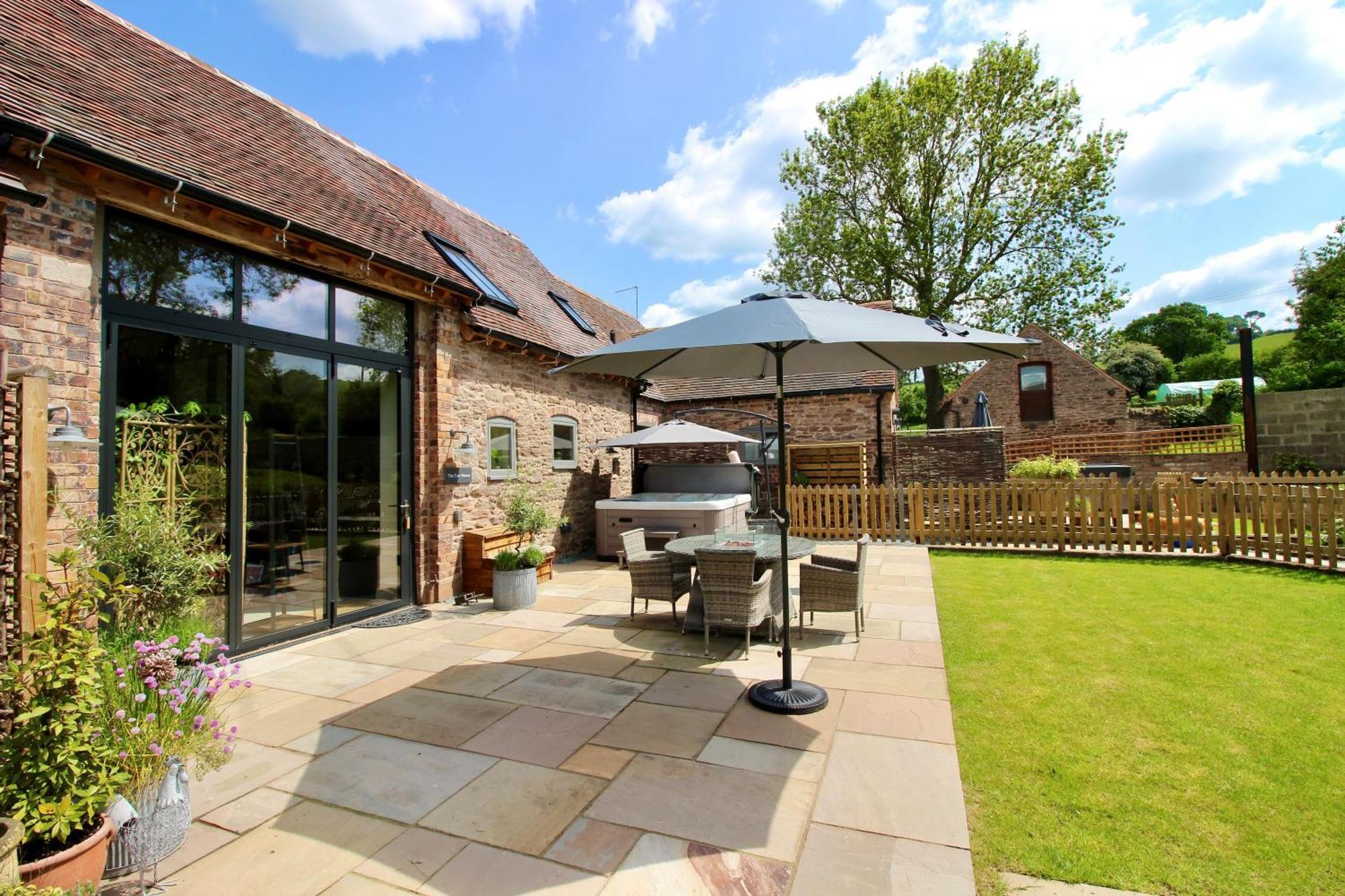 The Cart House - Beautiful Contemporary Barn - Hot Tub Appartement Bridgnorth Buitenkant foto