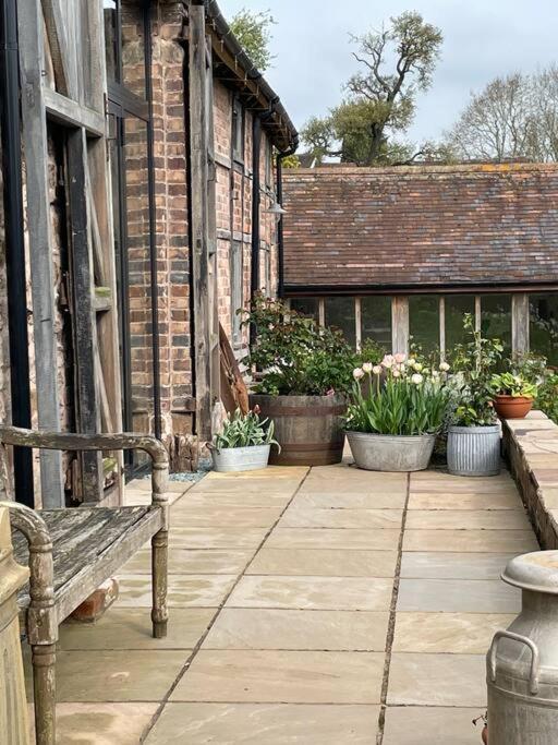 The Cart House - Beautiful Contemporary Barn - Hot Tub Appartement Bridgnorth Buitenkant foto