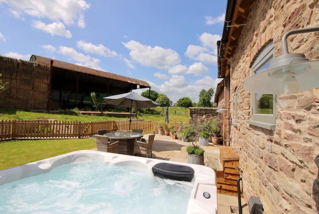 The Cart House - Beautiful Contemporary Barn - Hot Tub Appartement Bridgnorth Buitenkant foto