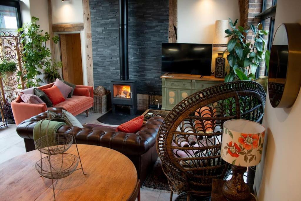 The Cart House - Beautiful Contemporary Barn - Hot Tub Appartement Bridgnorth Buitenkant foto